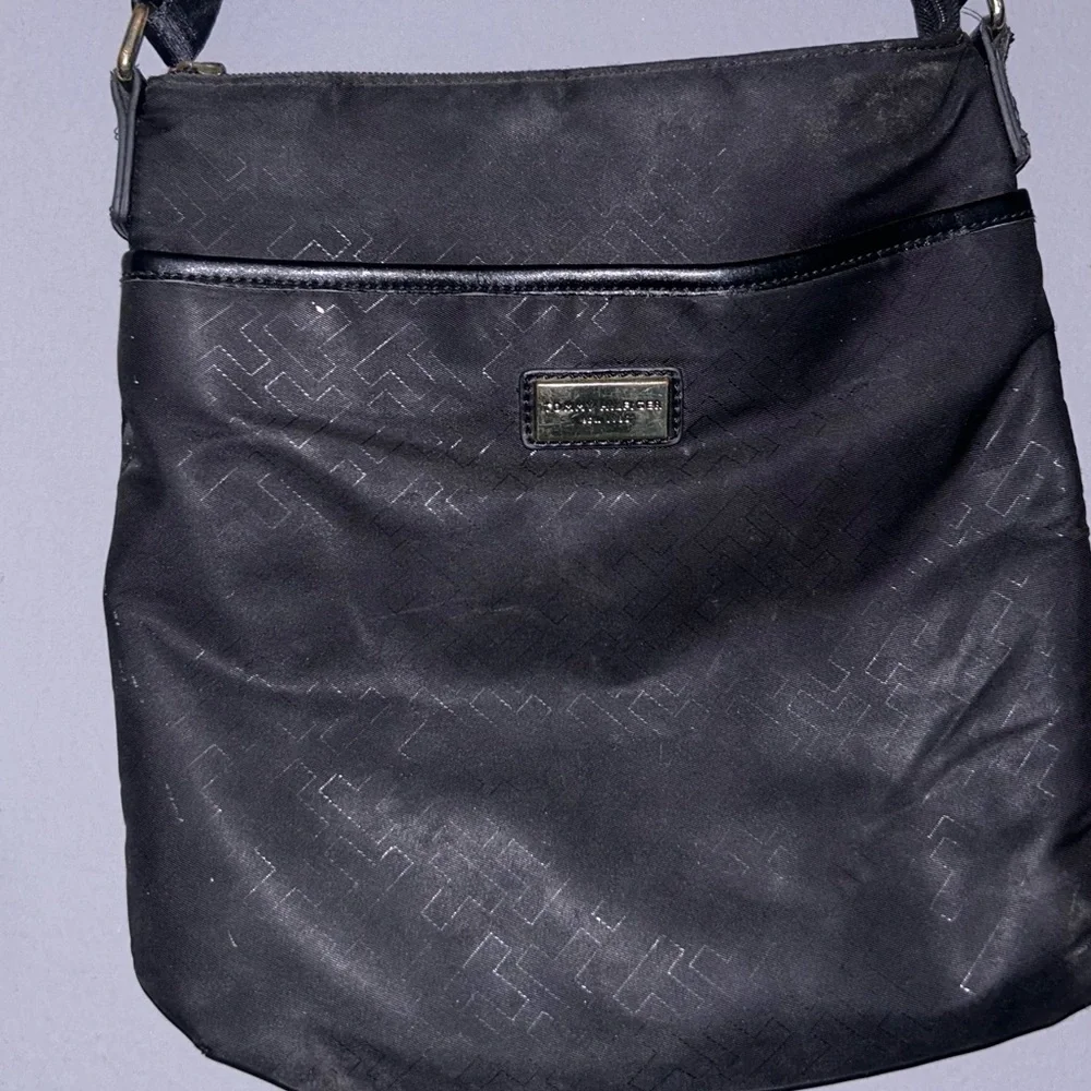 TOMMY HILFIGER Black Crossbody Shoulder Bag